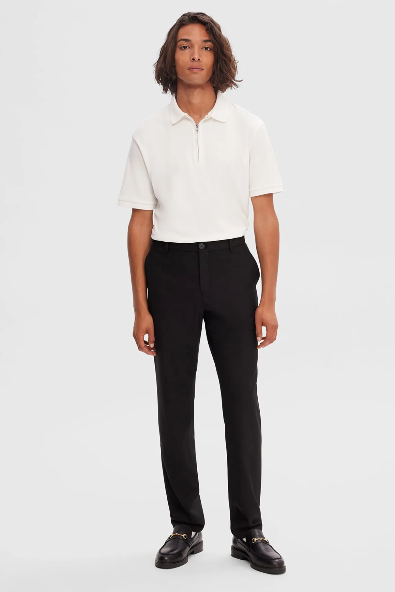Pantalón formal slim fit.