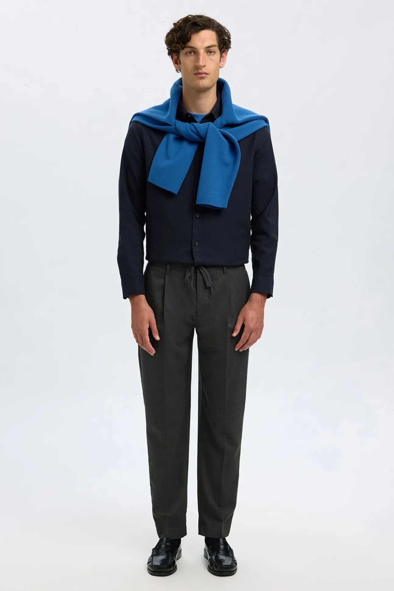 Pantalón informal con pinza