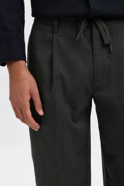 Pantalón informal con pinza
