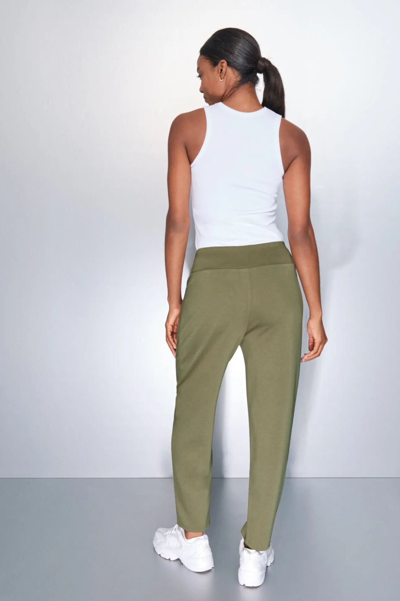 Pantalón jogger kaki