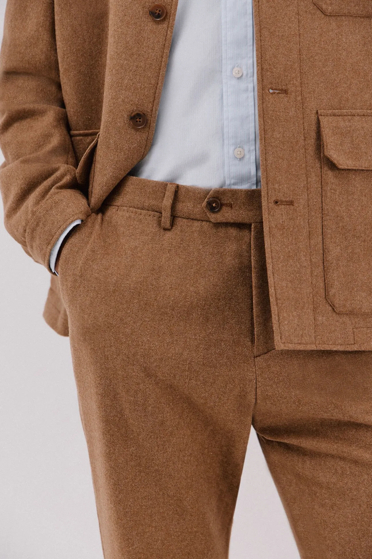 Pantalón lana camel