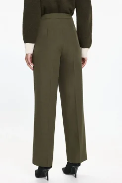 Pantalón largo detalle botones