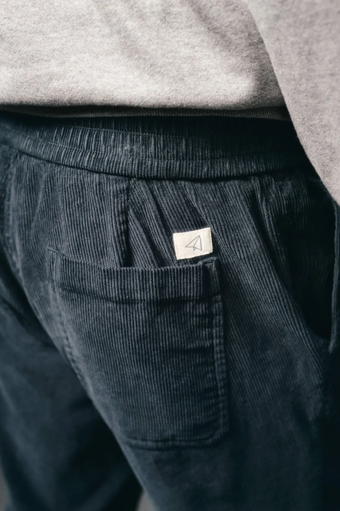 Pantalón pana con gomas