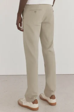 Pantalón premium chino ligero regular fit