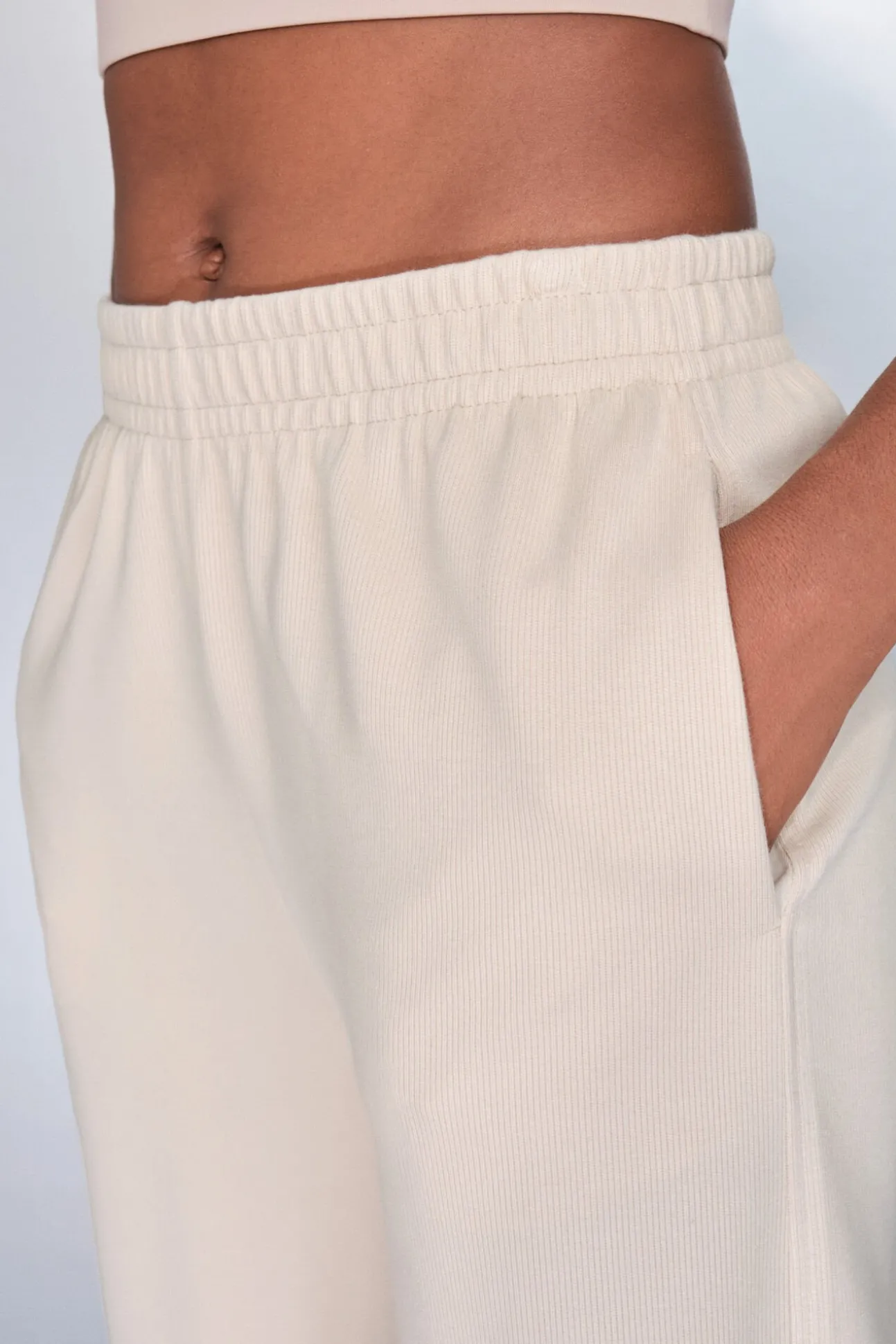Pantalón recto ancho canalé beige