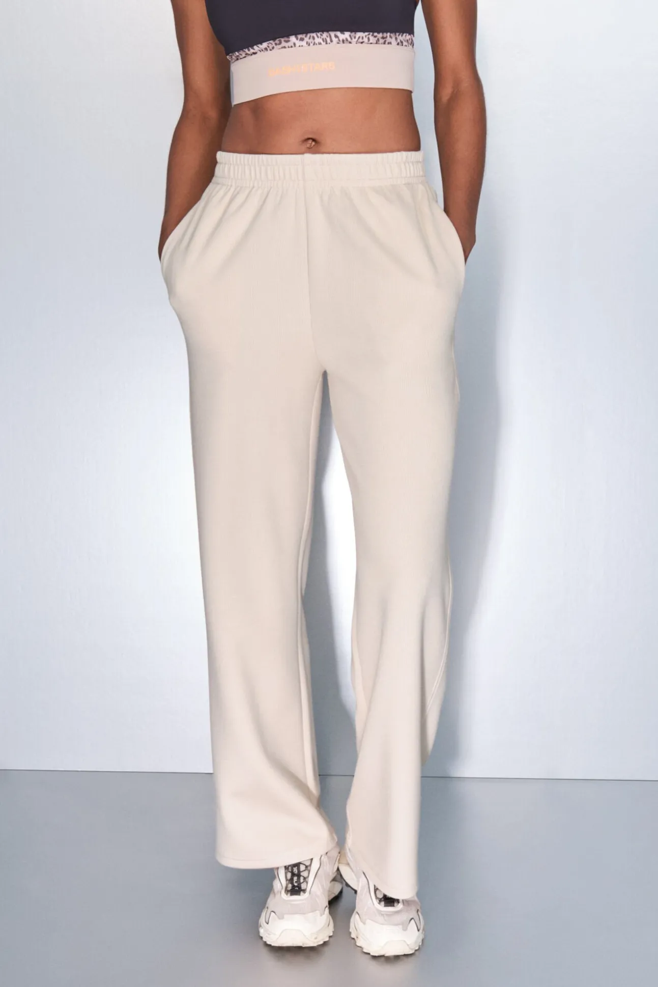 Pantalón recto ancho canalé beige