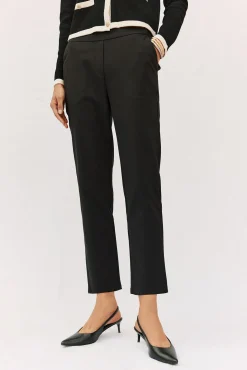 Pantalón recto con goma en la espalda