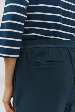 Pantalón recto con goma en la espalda