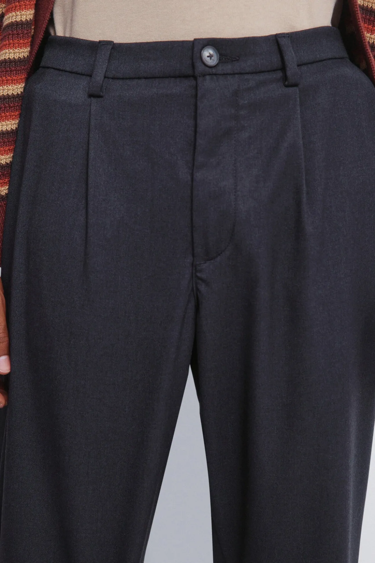 Pantalón recto pliegues wide straight fit