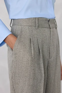 Pantalón recto textura espiga