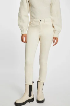 Pantalón slim talle estándar