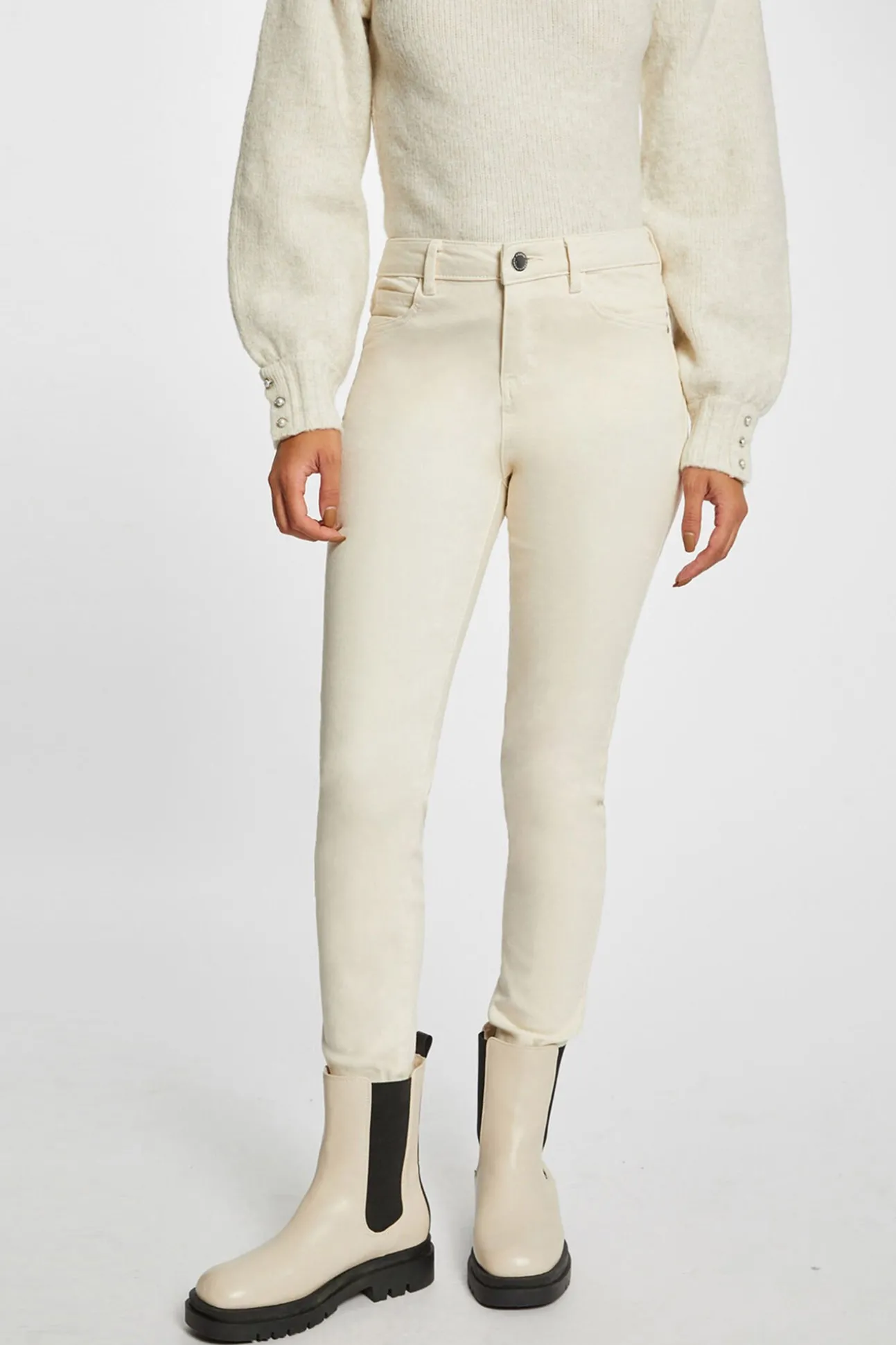 Pantalón slim talle estándar