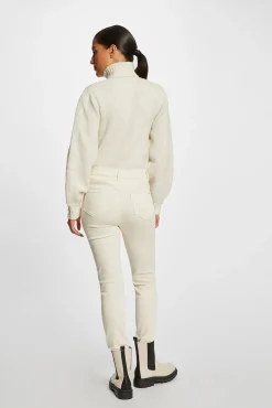 Pantalón slim talle estándar