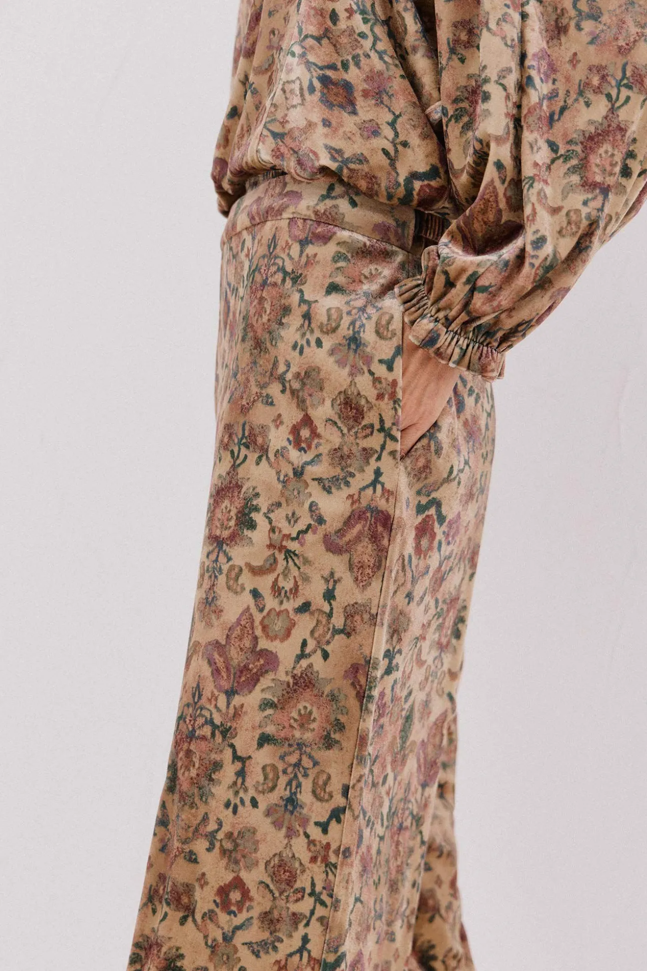 Pantalón terciopelo estampado