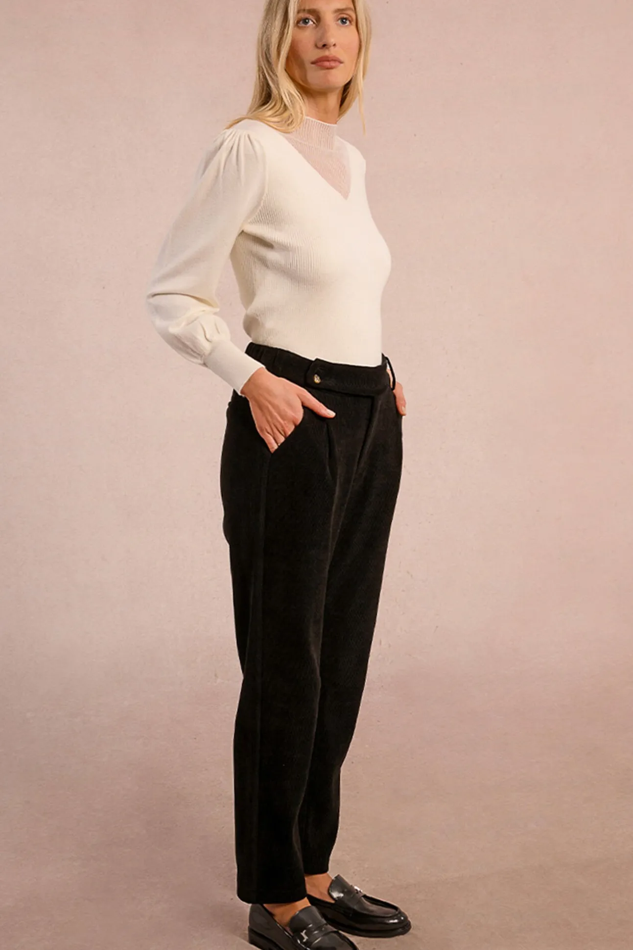 Pantalón tobillero en tejido de micropana