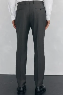 Pantalón tostado slim fit
