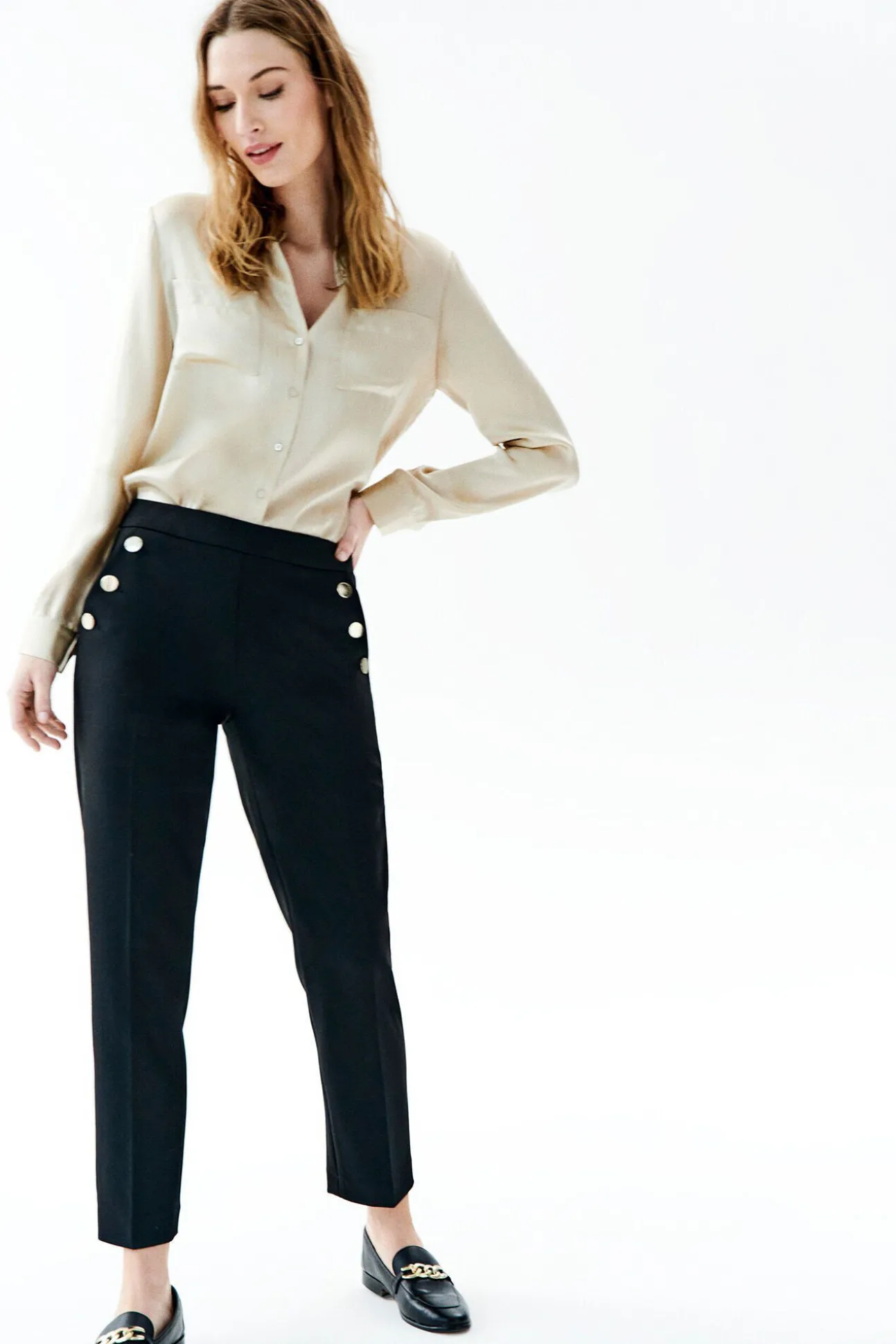 Pantalón traje detalle botones