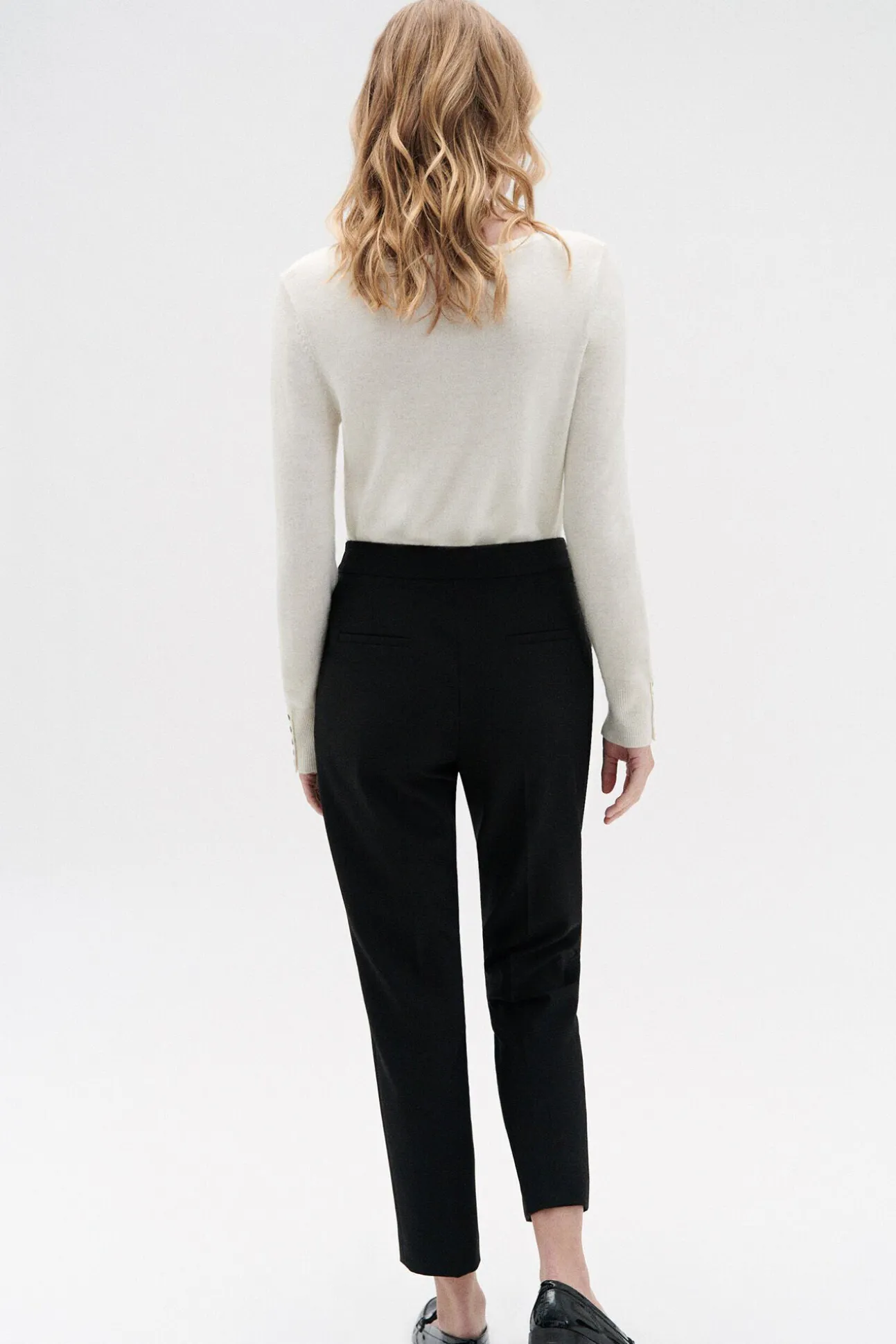 Pantalón traje detalle botones