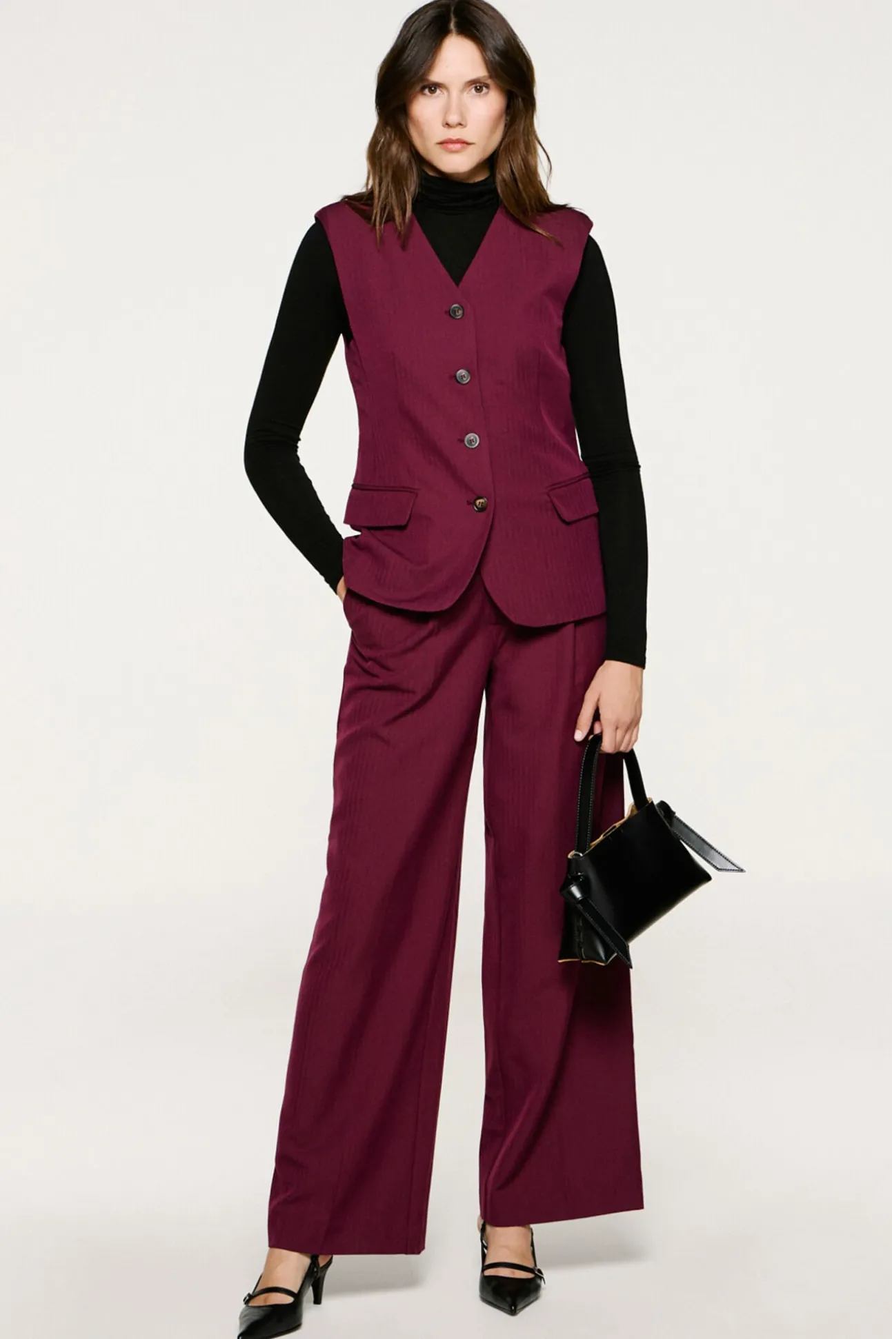 Pantalón traje pinzas.