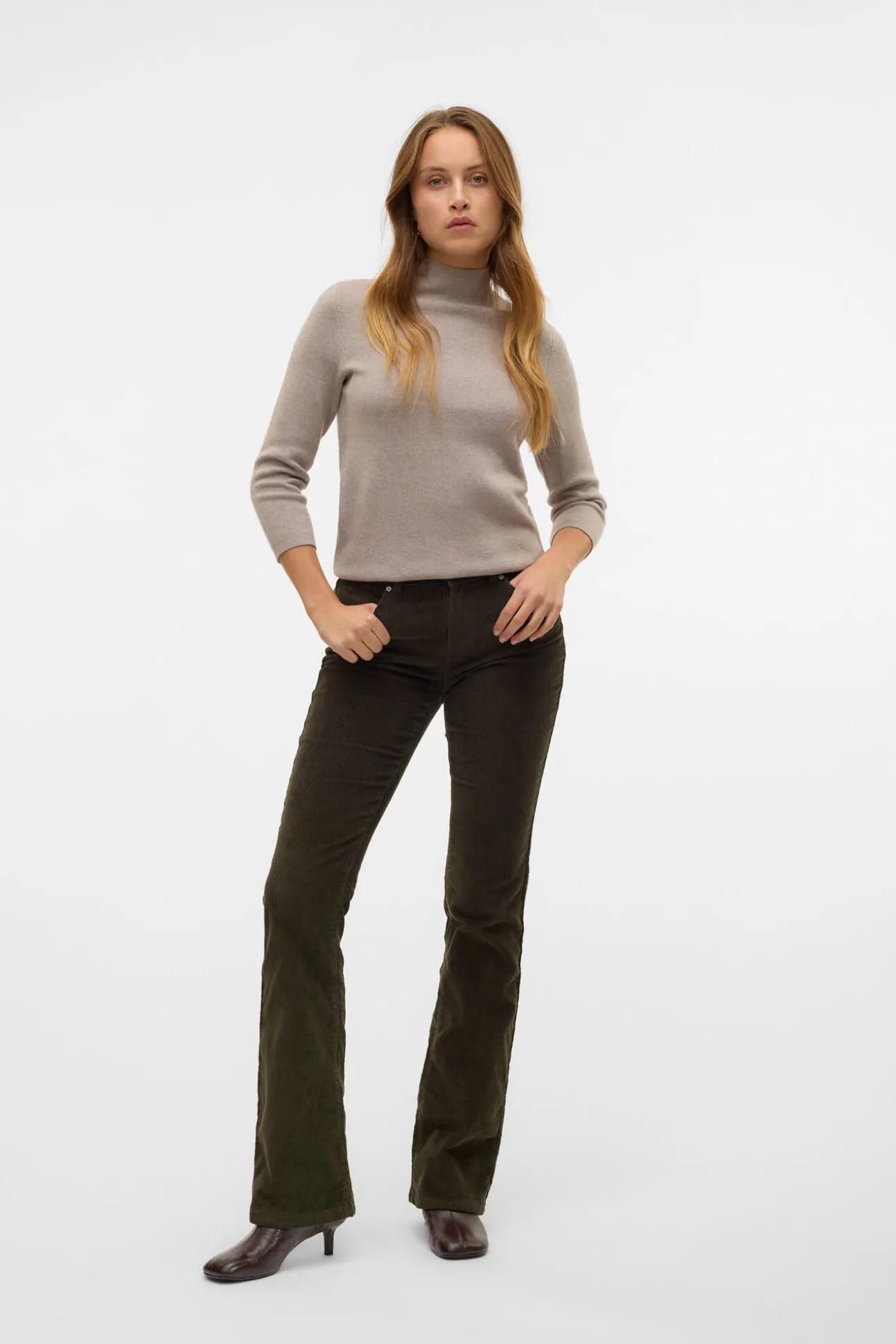 Pantalón vaquero acampanado