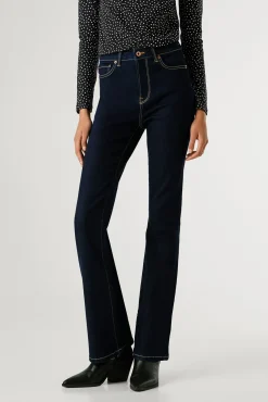 Pantalón vaquero acampanado tiro alto