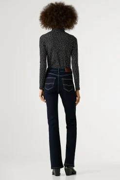 Pantalón vaquero acampanado tiro alto