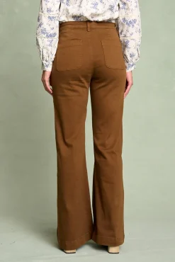 Pantalón vaquero botón Camel