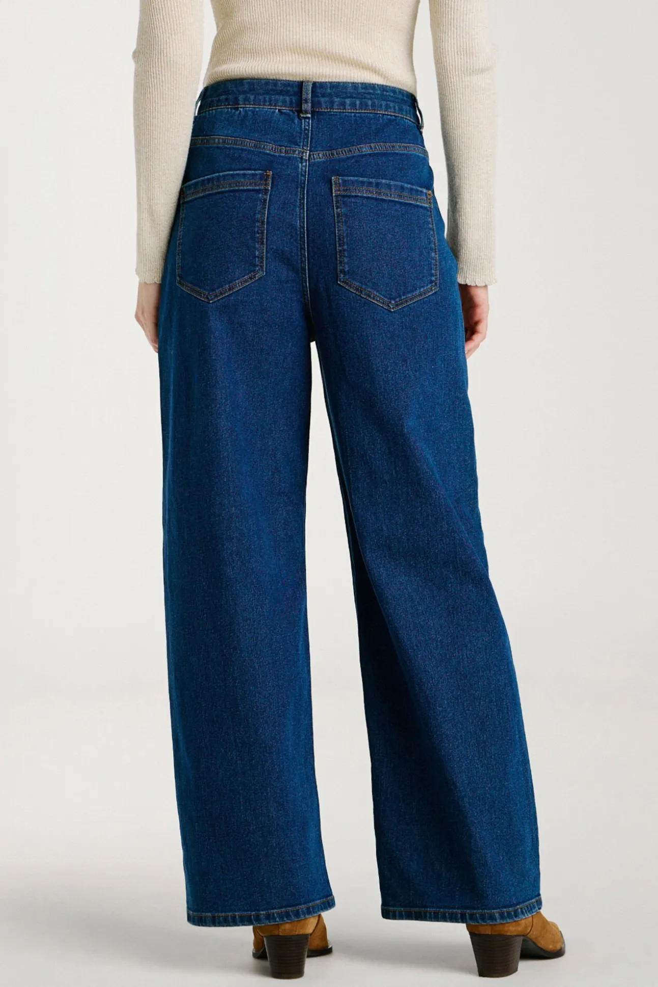 Pantalón vaquero largo 7/8 con cintura alta