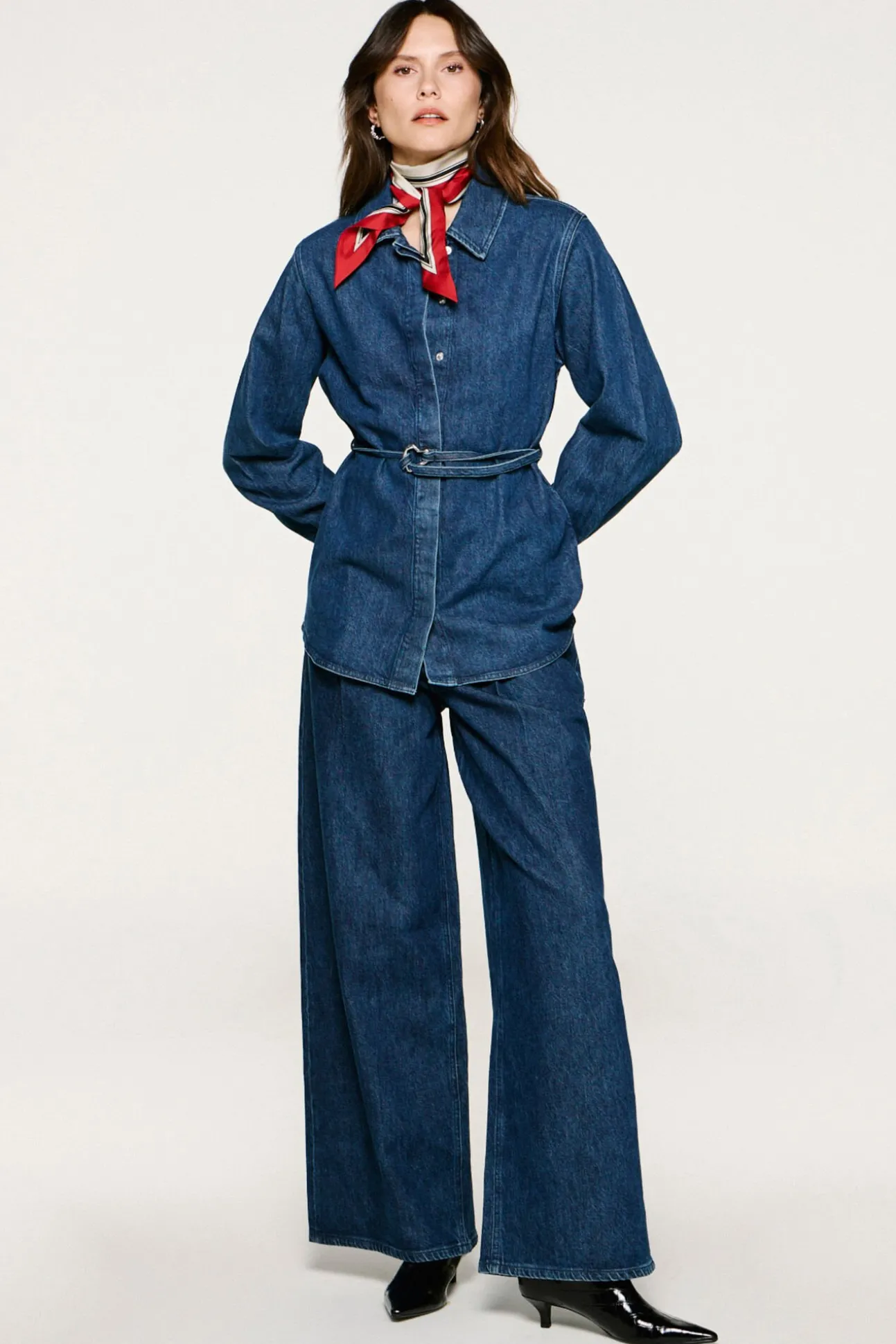 Pantalón vaquero pinzas algodón orgánico.