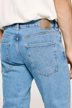 Pantalón vaquero Slim Fit.