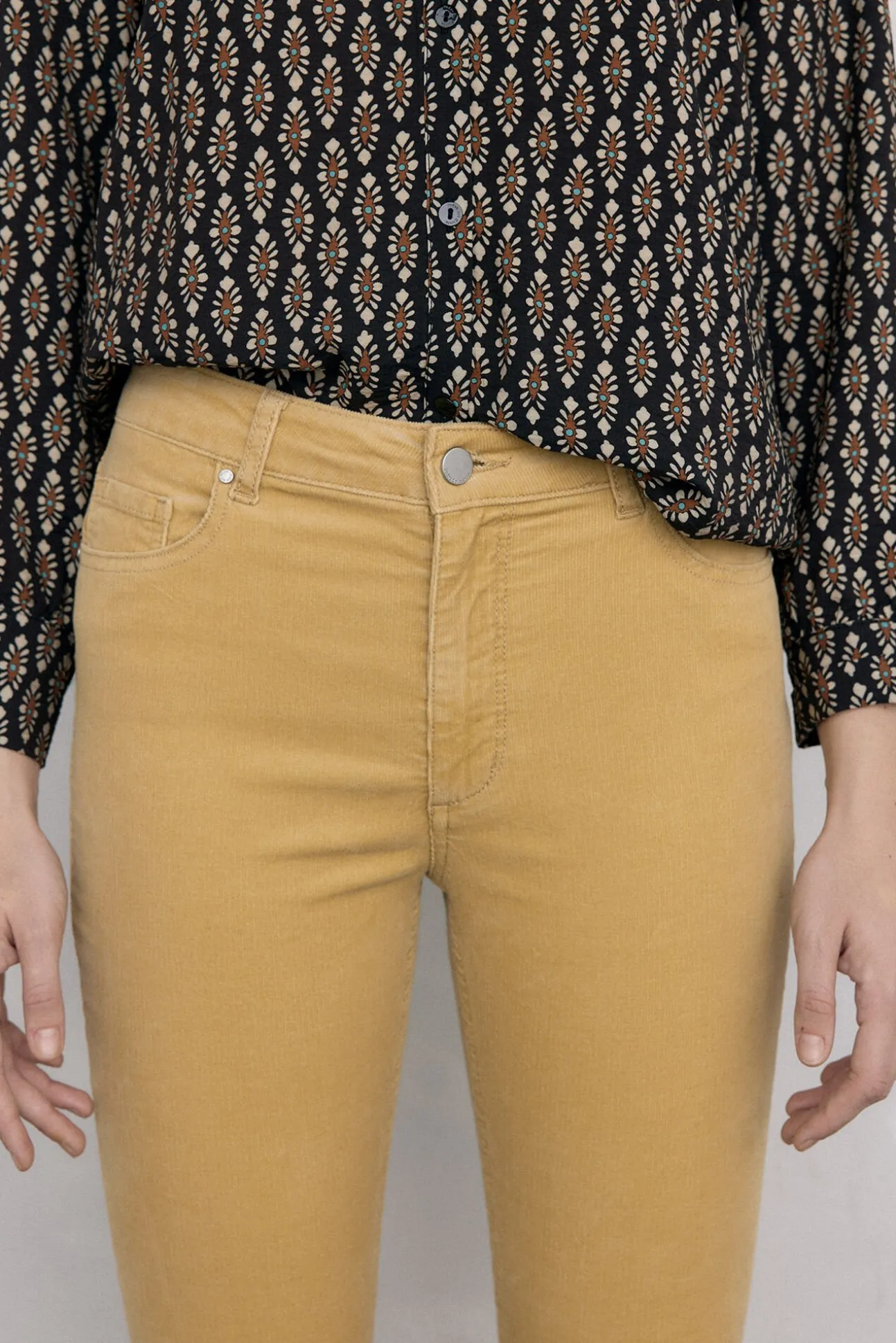 Pantalones pana push up