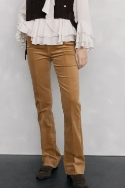 Pantalones terciopelo push up flare