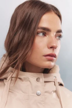 Parka capucha 2 en 1 repelente al agua