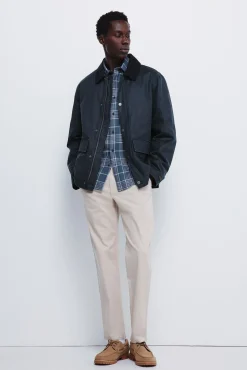 Parka corta cuello pana