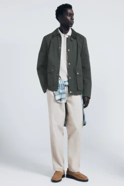 Parka corta cuello pana