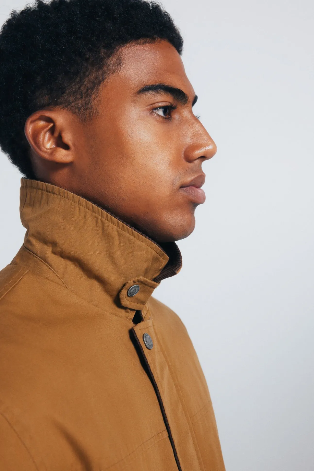 Parka corta cuello pana