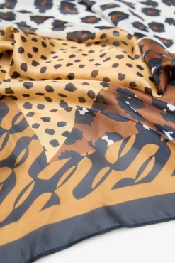 Pañuelo estampado leopardo