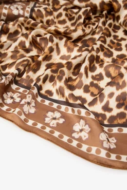 Pañuelo estampado leopardo
