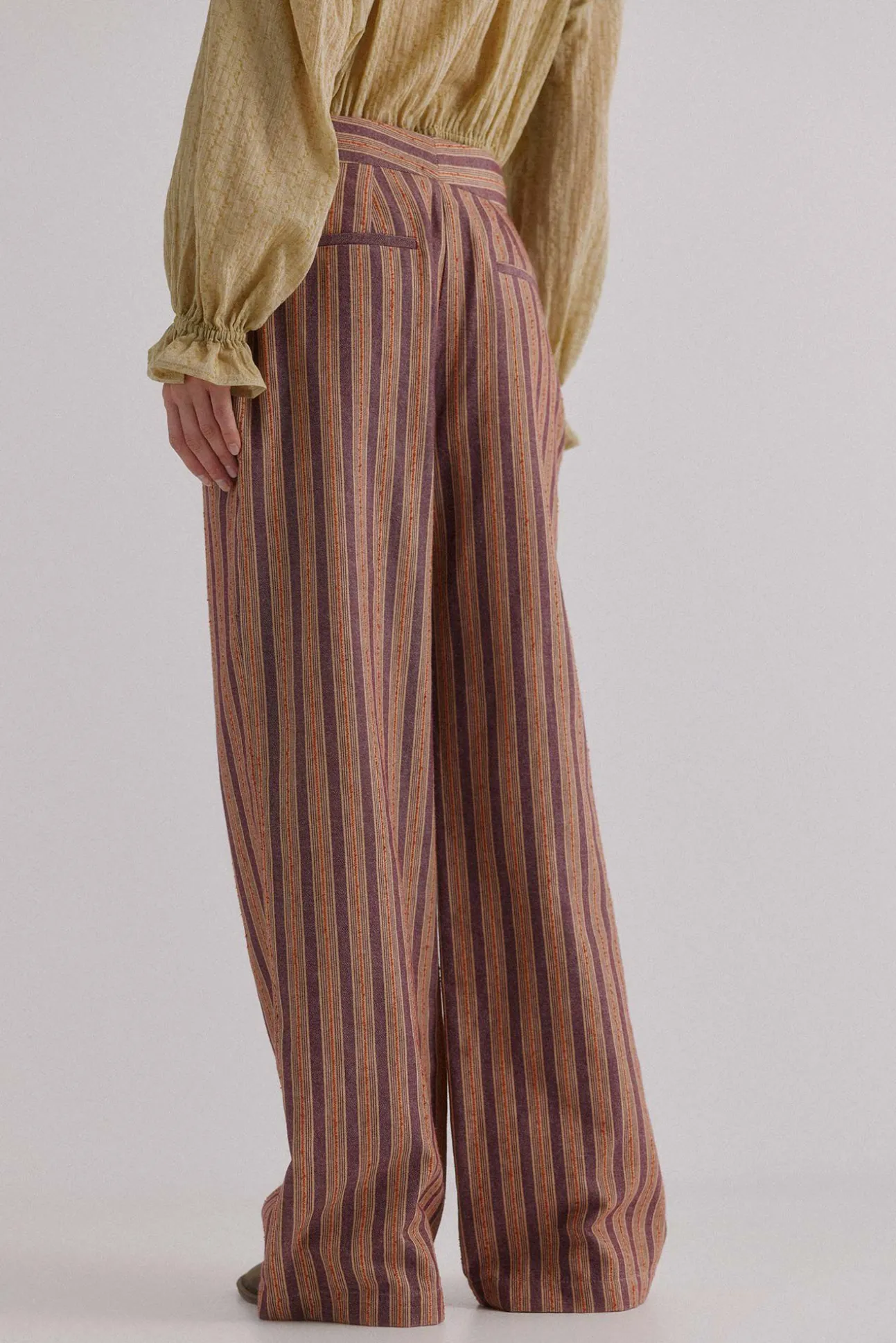 Phoebe. Pantalón a rayas