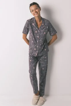 Pijama camisero 100% algodón gris estampado astral