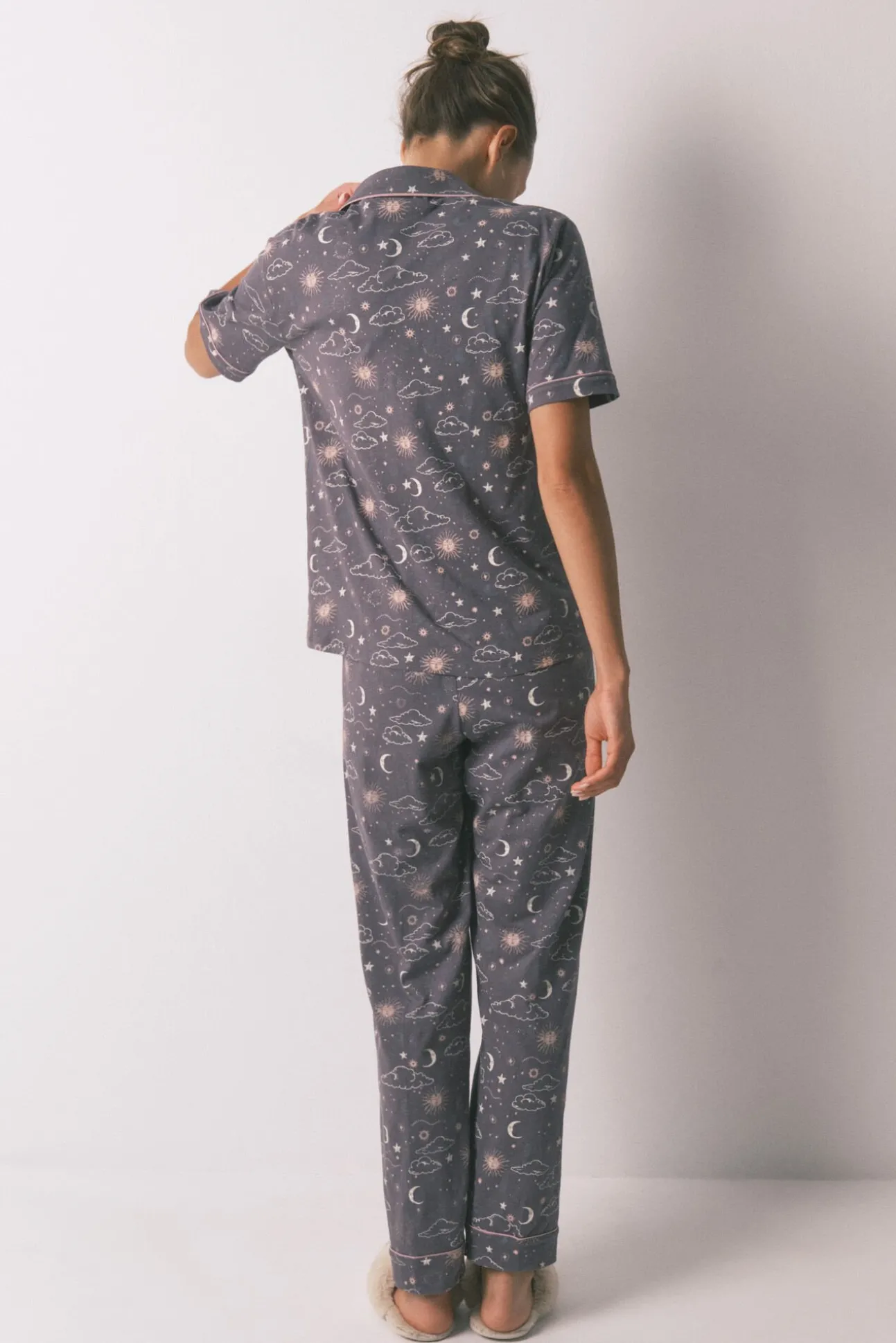 Pijama camisero 100% algodón gris estampado astral