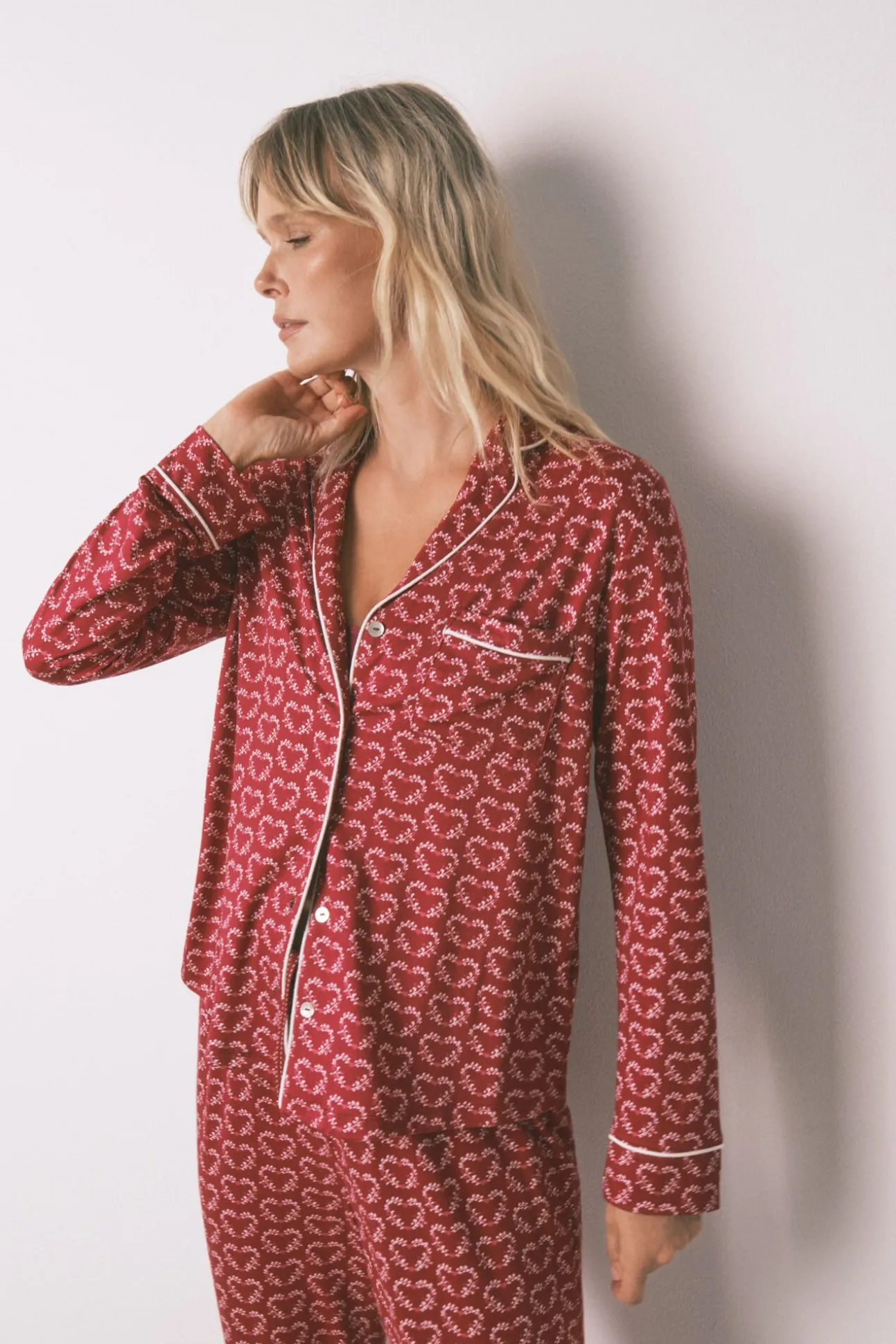 Pijama camisero largo estampado corazones rojo