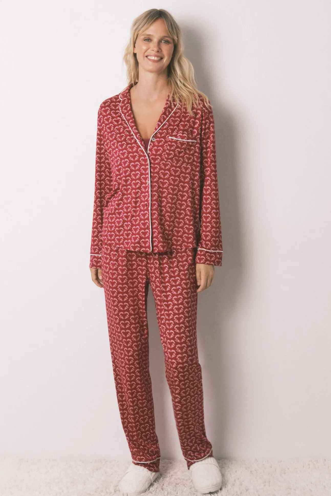 Pijama camisero largo estampado corazones rojo