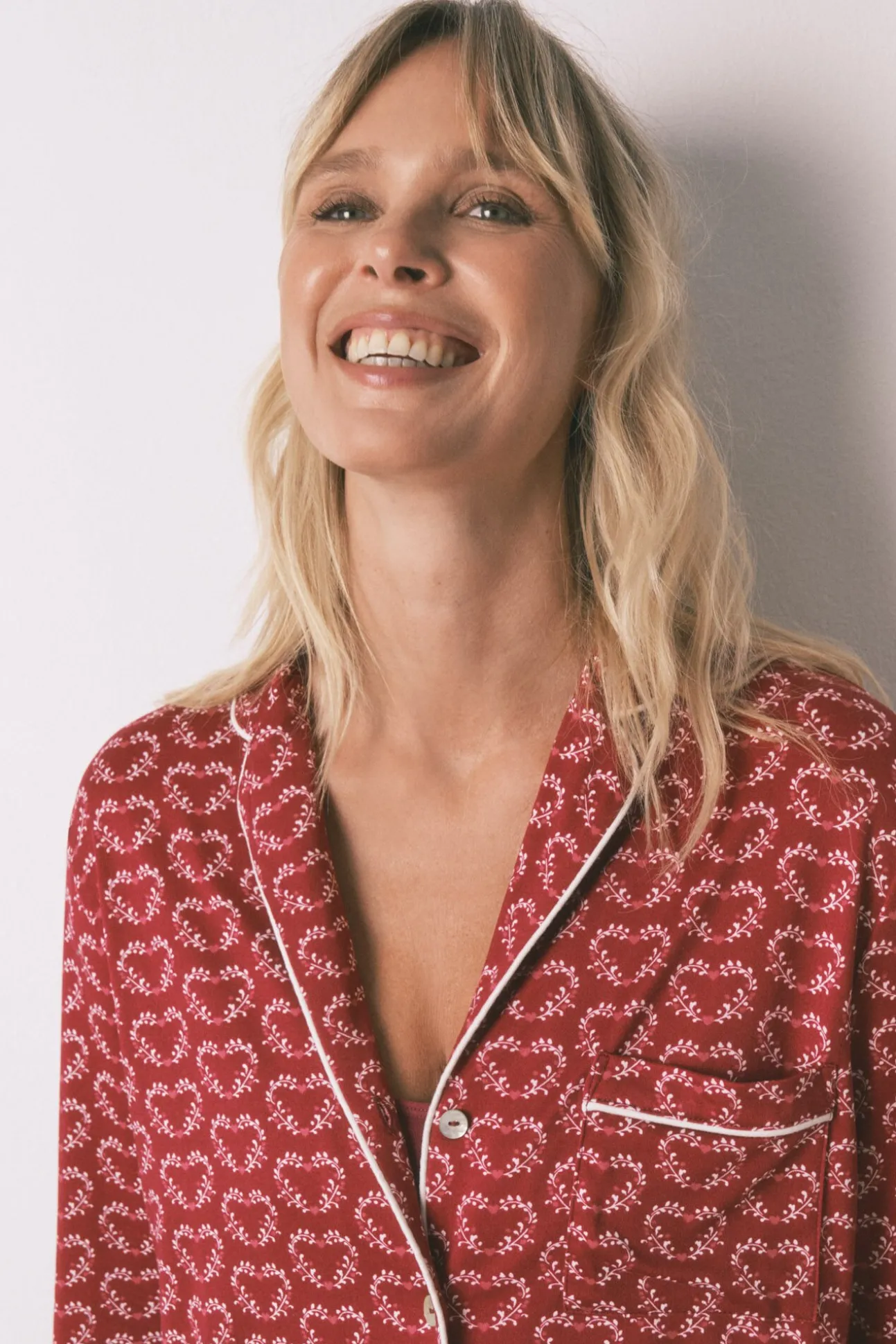Pijama camisero largo estampado corazones rojo
