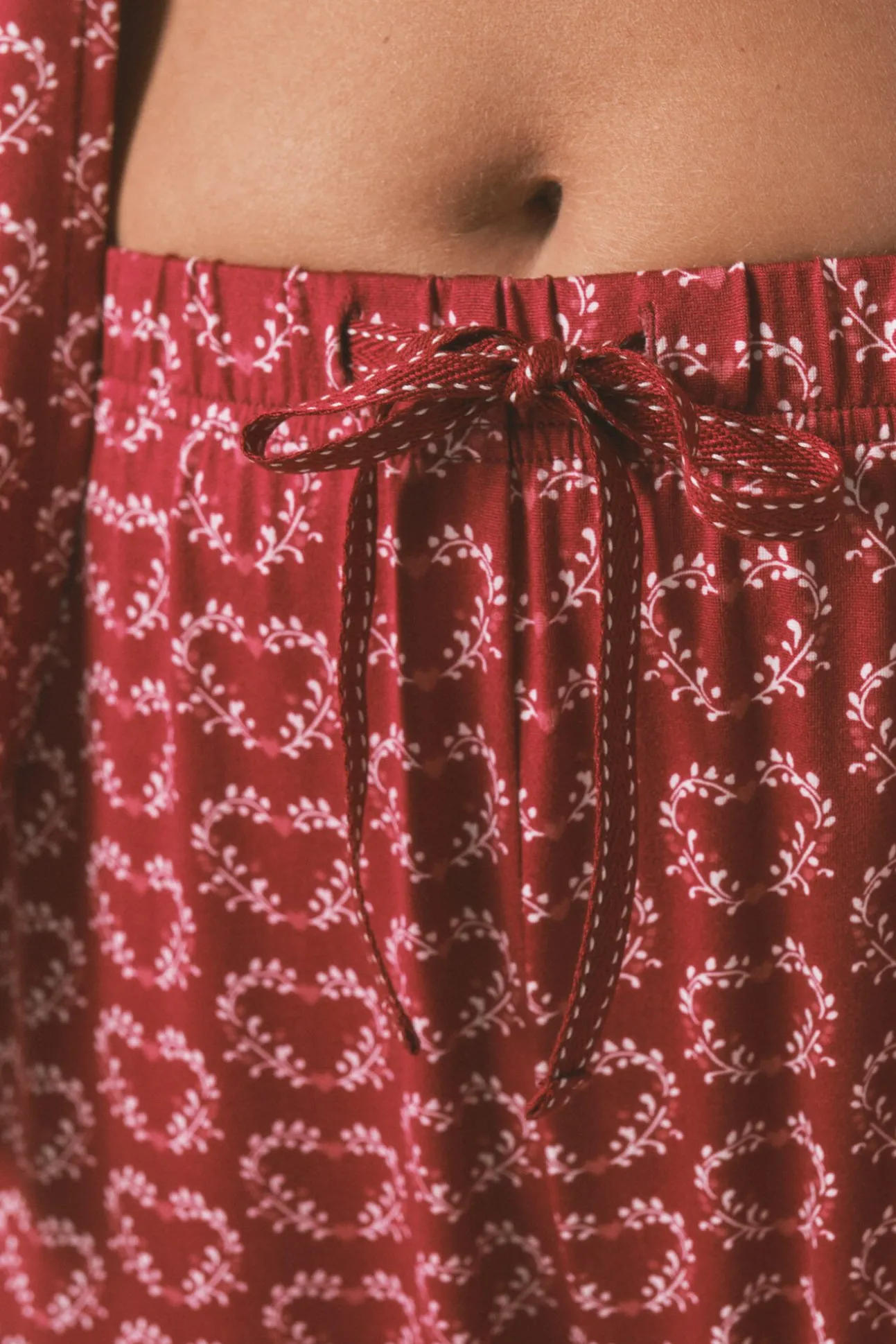 Pijama camisero largo estampado corazones rojo