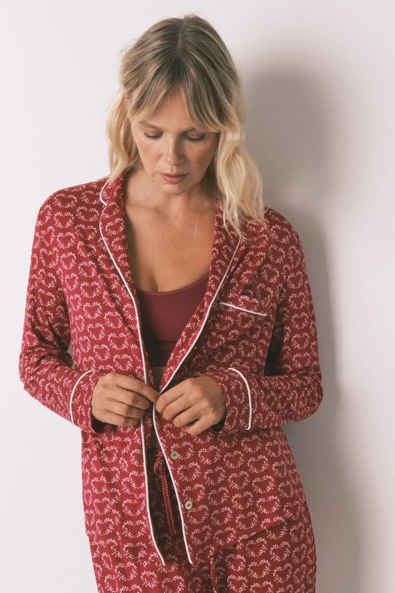 Pijama camisero largo estampado corazones rojo