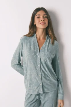 Pijama camisero largo jacquard floral verde