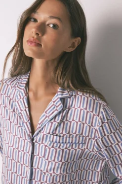 Pijama camisero largo satén print geométrico