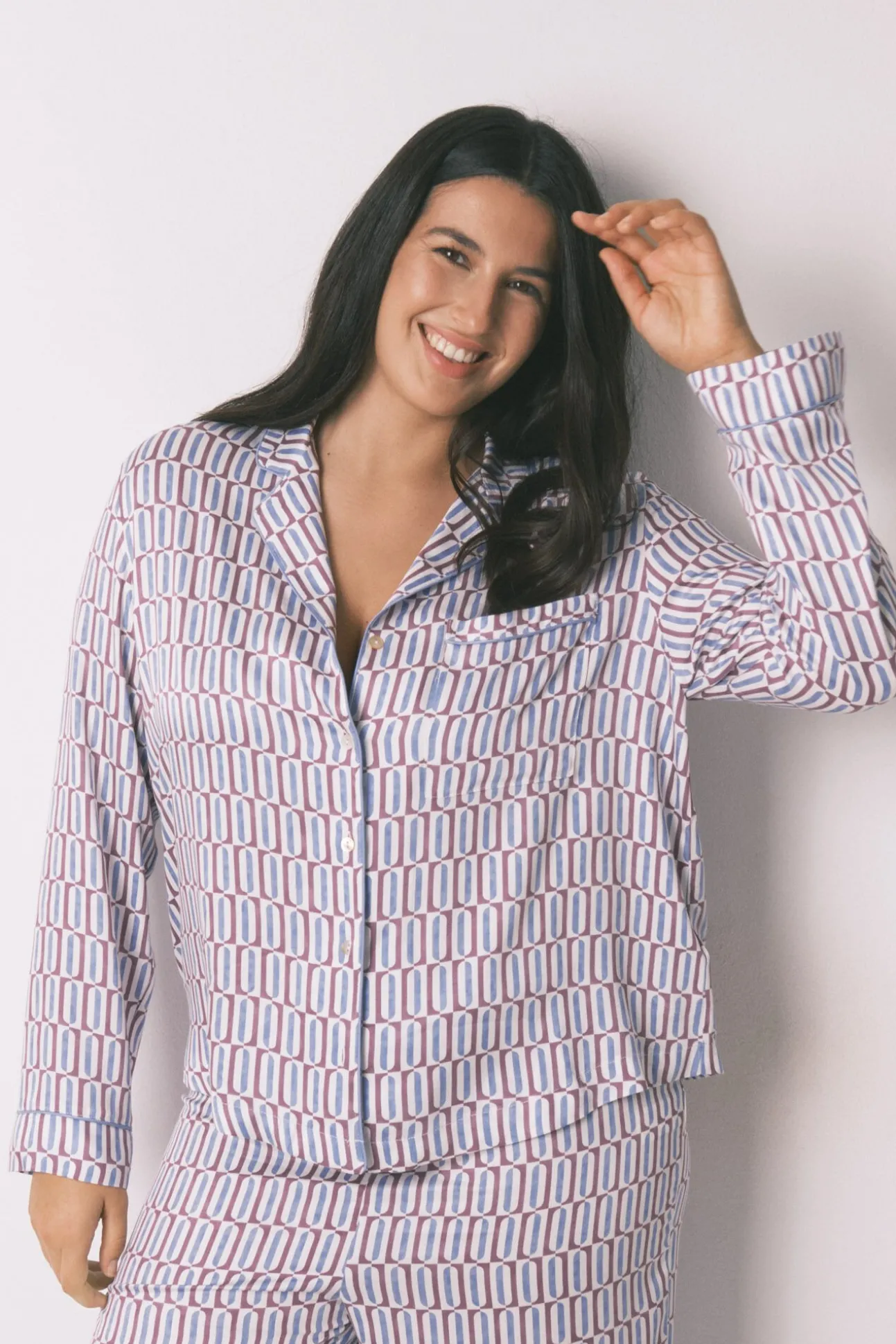 Pijama camisero largo satén print geométrico