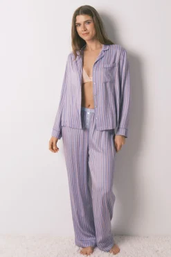 Pijama camisero largo satén print rayas